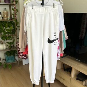 Nike Women’s Joggers. Size Small. 28” inseam. 13.5” waist.